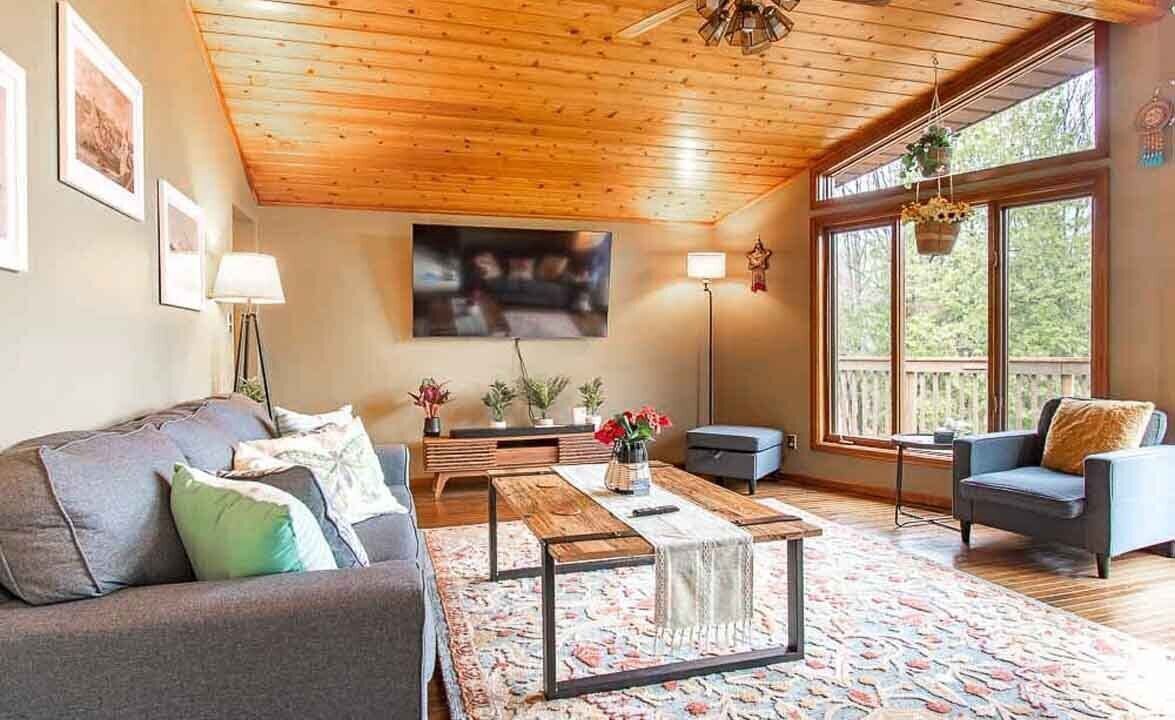 Photo of Livingroom in McKellar