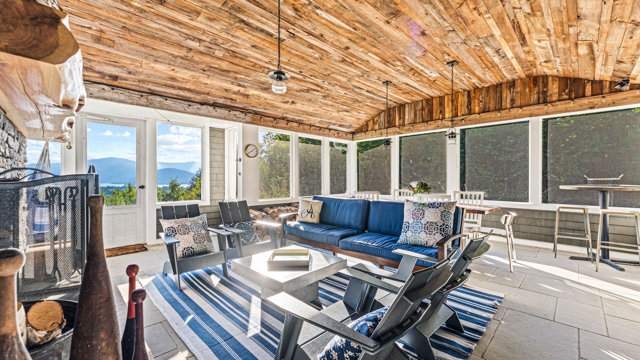 Photo of Livingroom in Bolton Landing