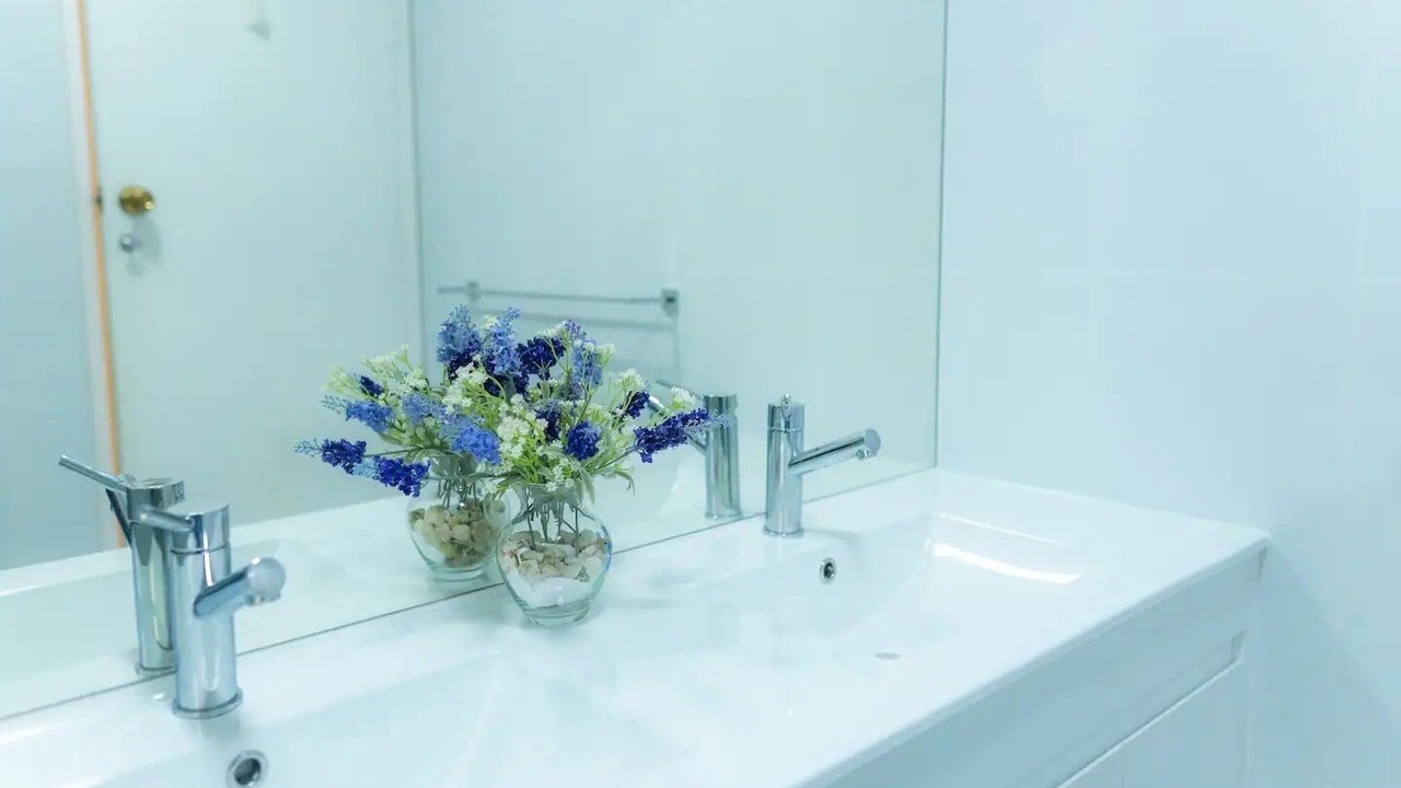 Photo of Bathroom in Magil