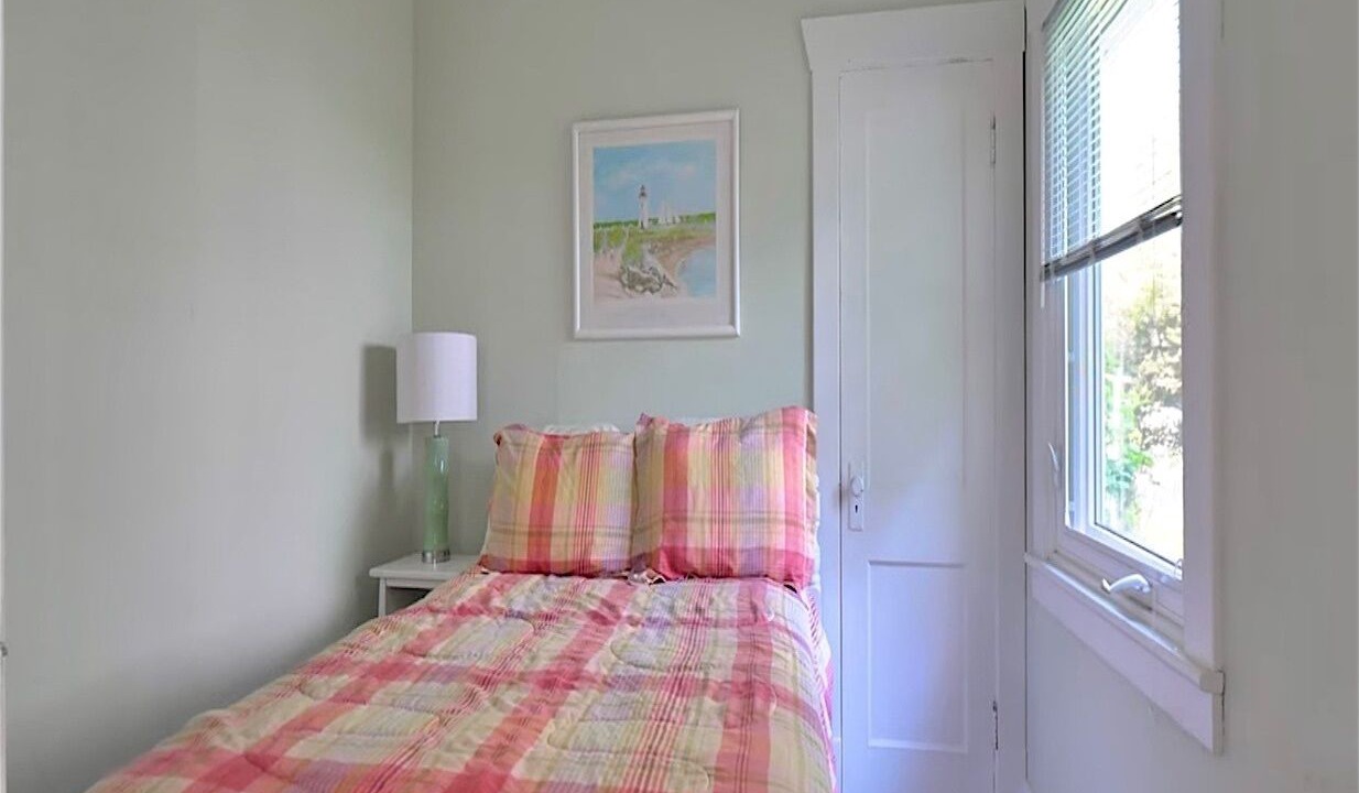Photo of Bedroom in Crystal Beach