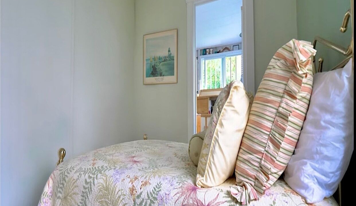Photo of Bedroom in Crystal Beach