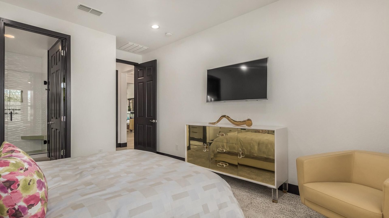 Photo of Bedroom in Palm Valley