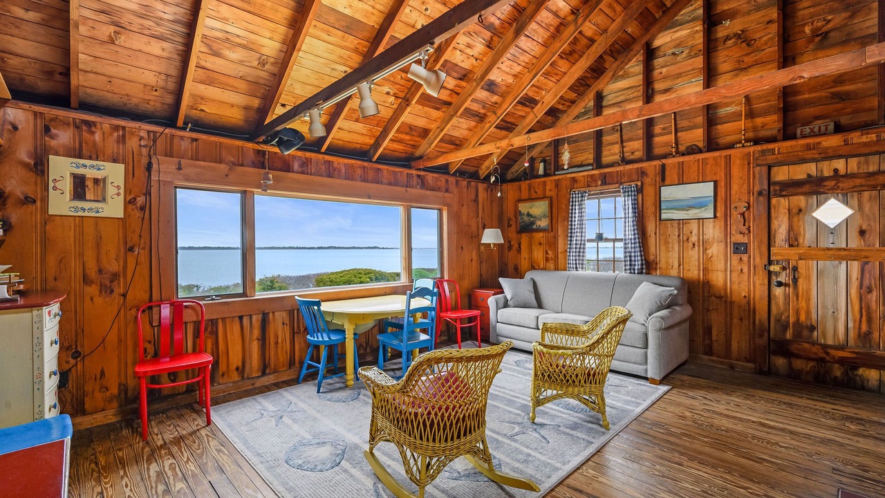 Photo of Livingroom in Barnstable