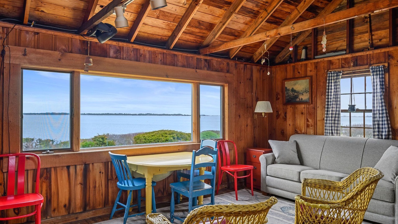 Photo of Livingroom in Barnstable