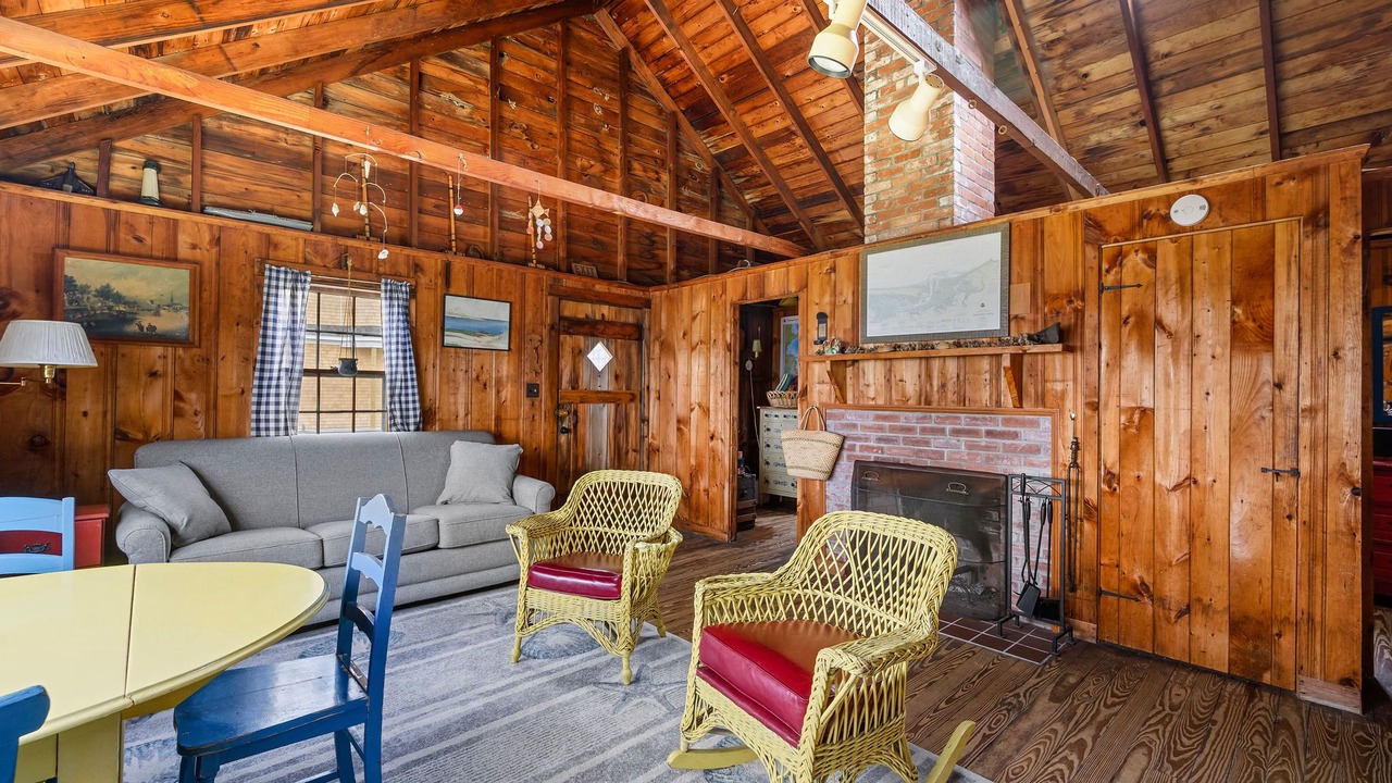 Photo of Livingroom in Barnstable