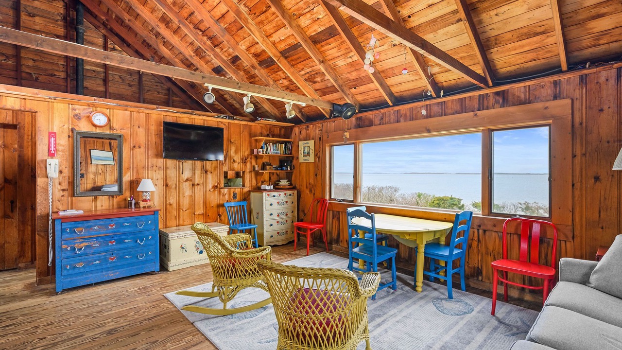 Photo of Livingroom in Barnstable