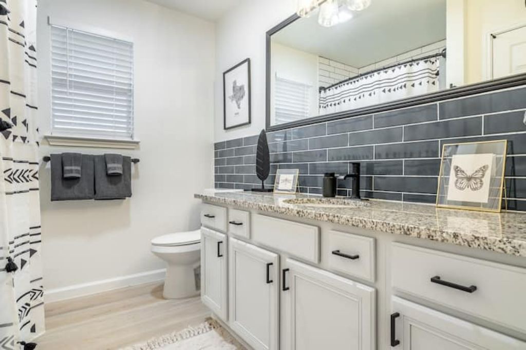 Photo of Bathroom in Highland Lake Estates