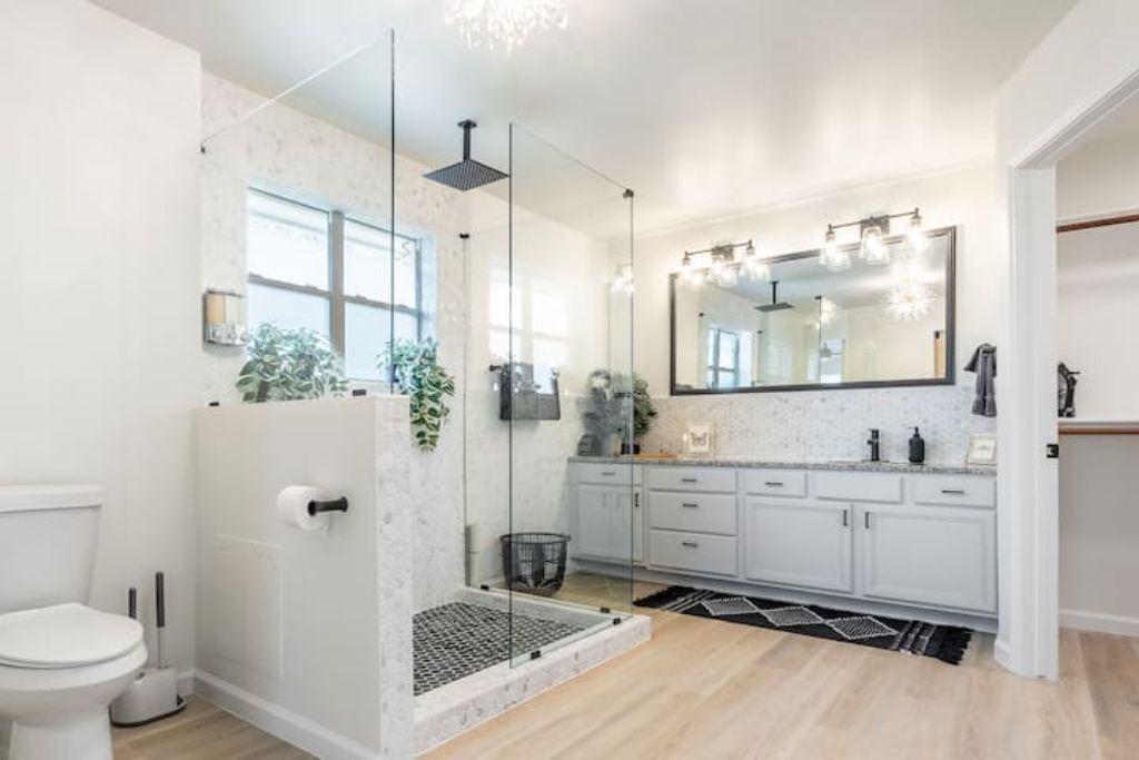 Photo of Bathroom in Highland Lake Estates