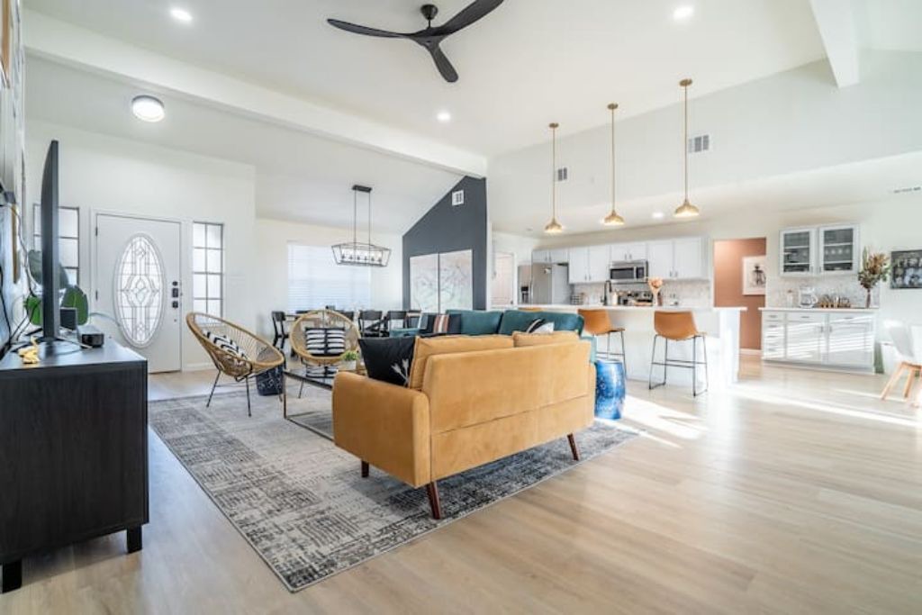 Photo of Livingroom in Highland Lake Estates