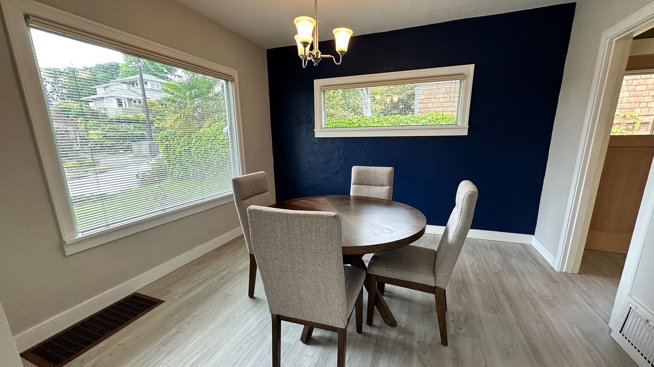 Photo of Livingroom in North Queen Anne