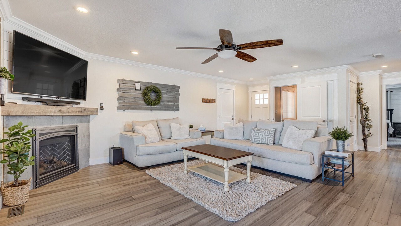 Photo of Livingroom in Cheyenne Meadows