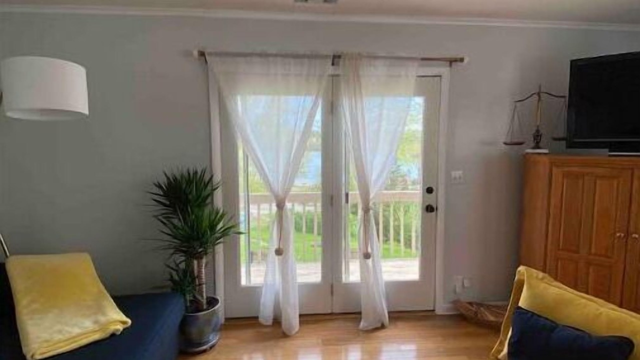 Photo of Livingroom in Coventry Lake