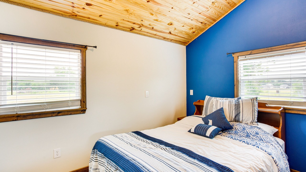 Photo of Bedroom in Commerce