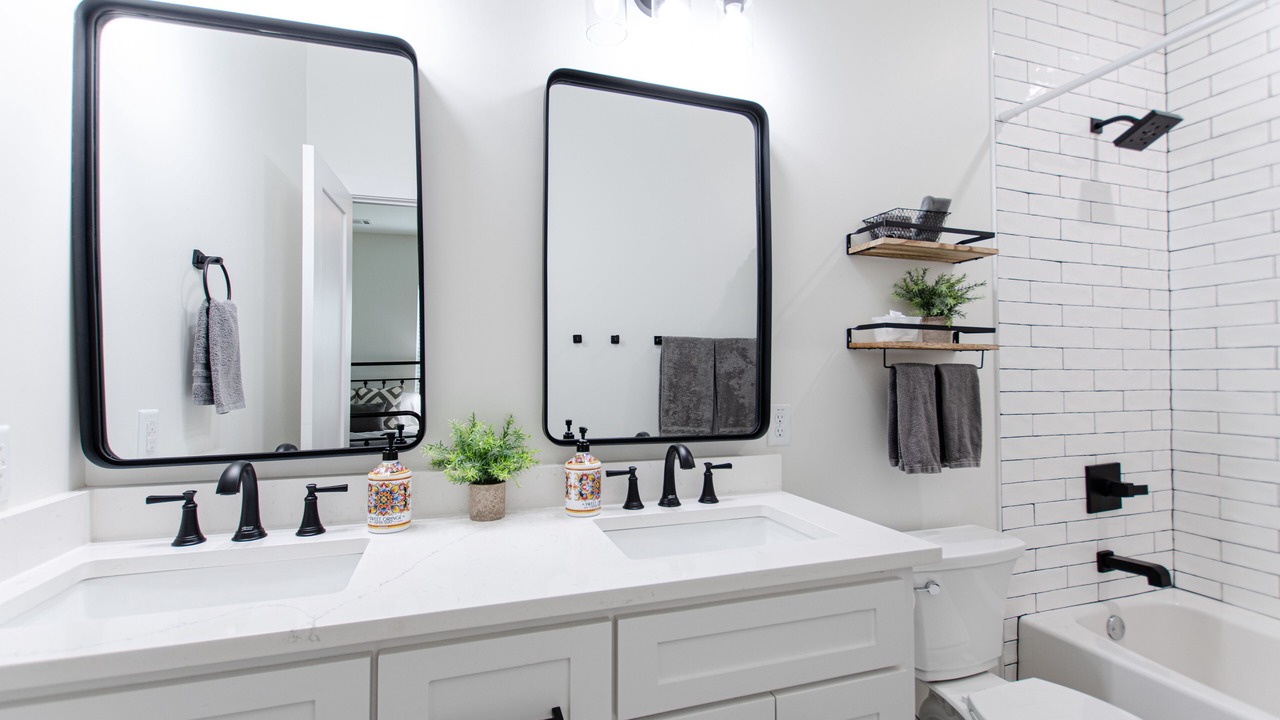 Photo of Bathroom in Carolyn Estates