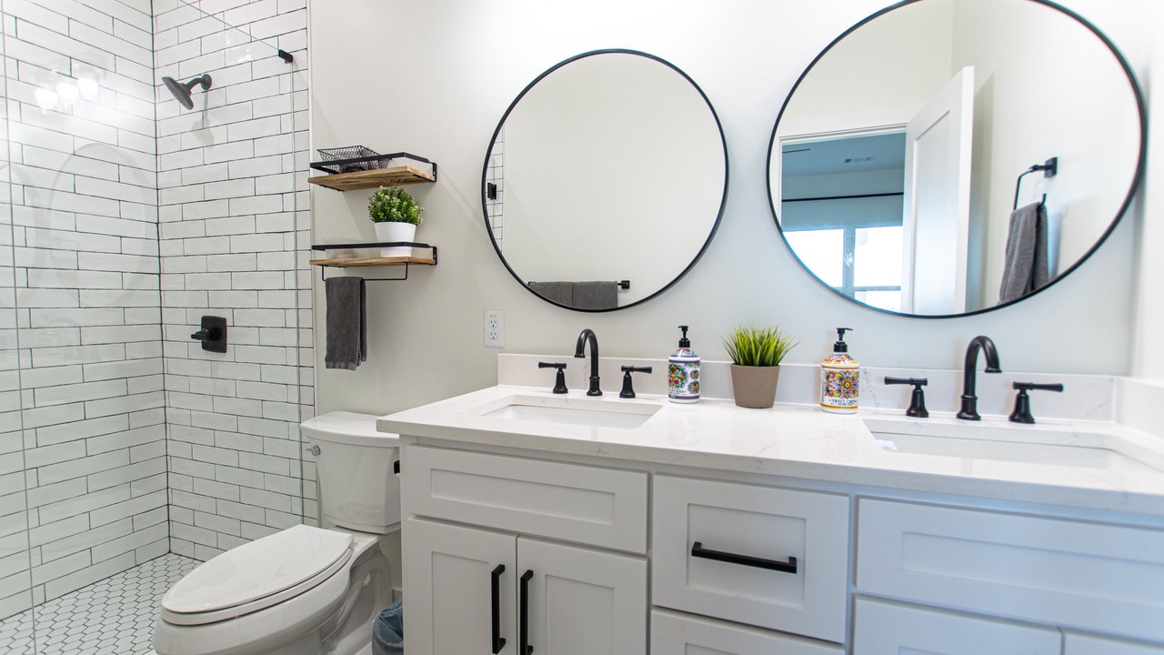 Photo of Bathroom in Carolyn Estates