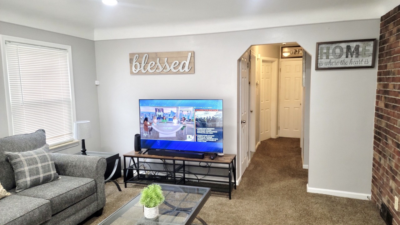 Photo of Livingroom in Redford
