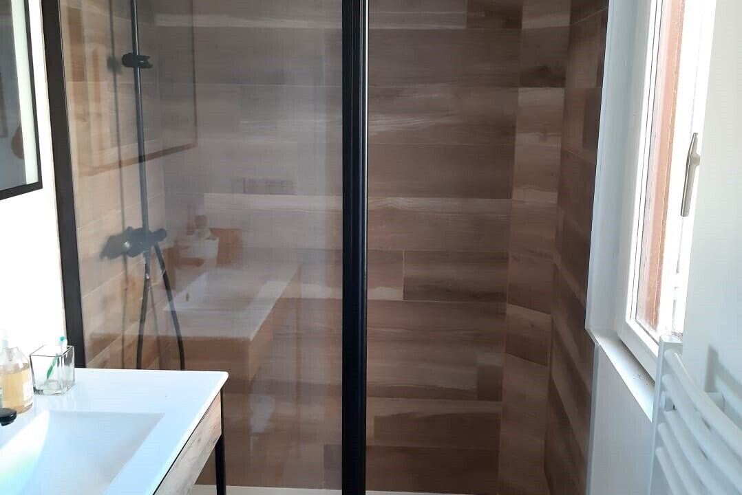 Photo of Bathroom in Nogent-le-Roi