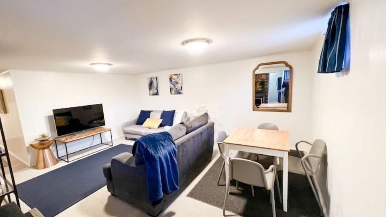 Photo of Livingroom in Midvale