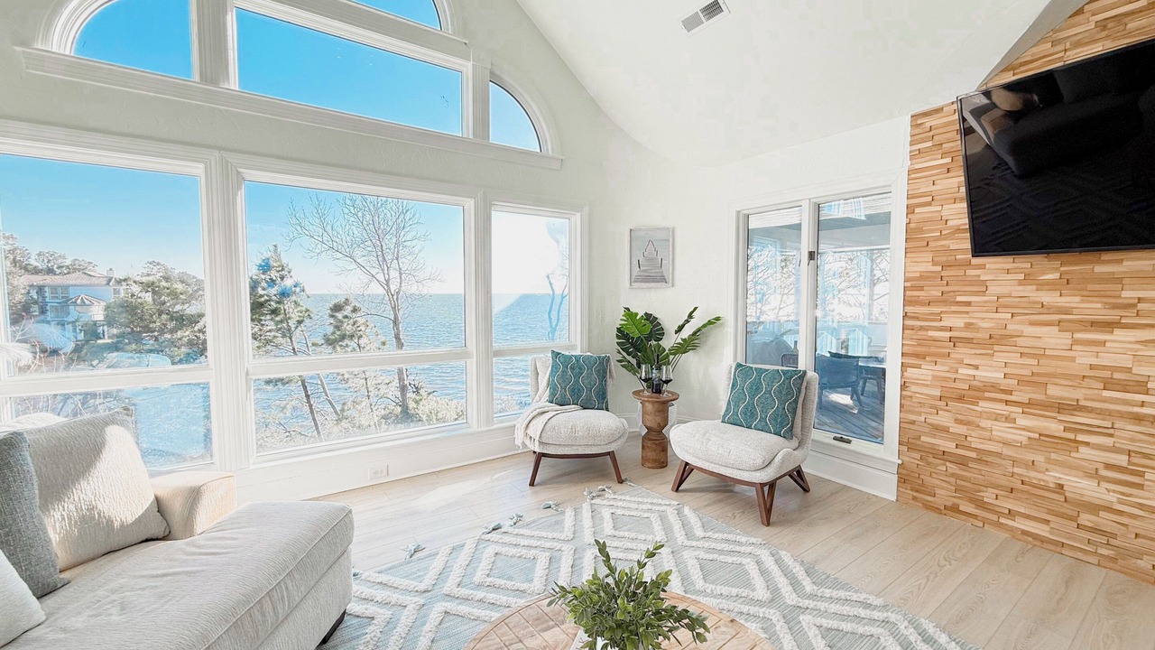 Photo of Livingroom in Monteray Shores