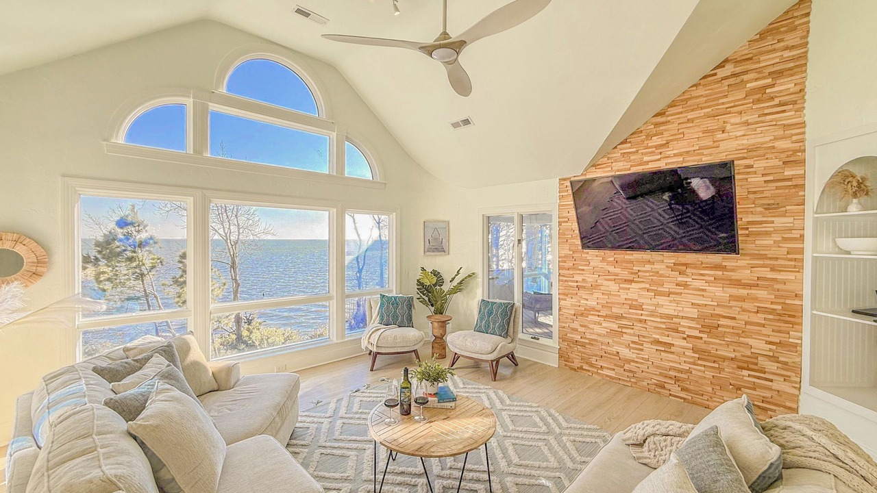 Photo of Livingroom in Monteray Shores