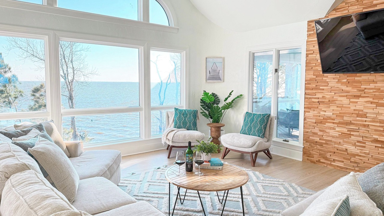 Photo of Livingroom in Monteray Shores