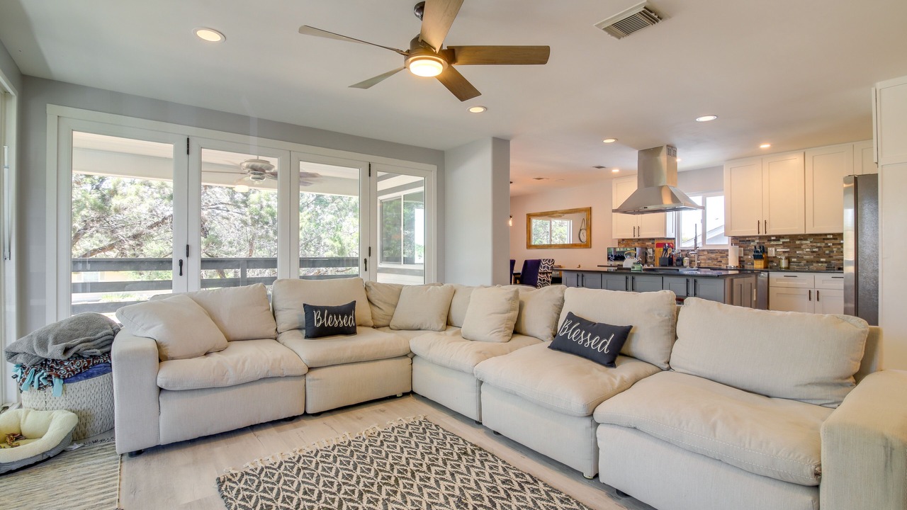 Photo of Livingroom in Waterford On Lake Travis