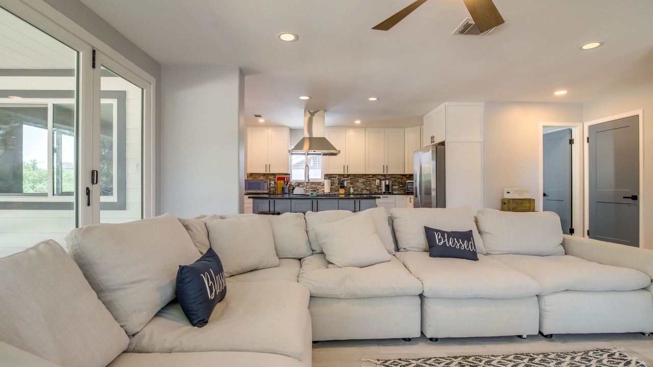 Photo of Livingroom in Waterford On Lake Travis