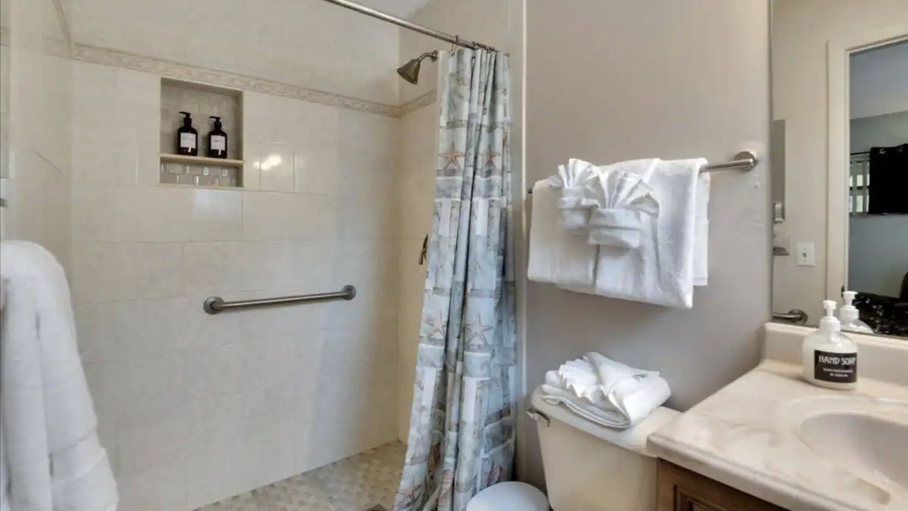 Photo of Bathroom in Park Lake Estates