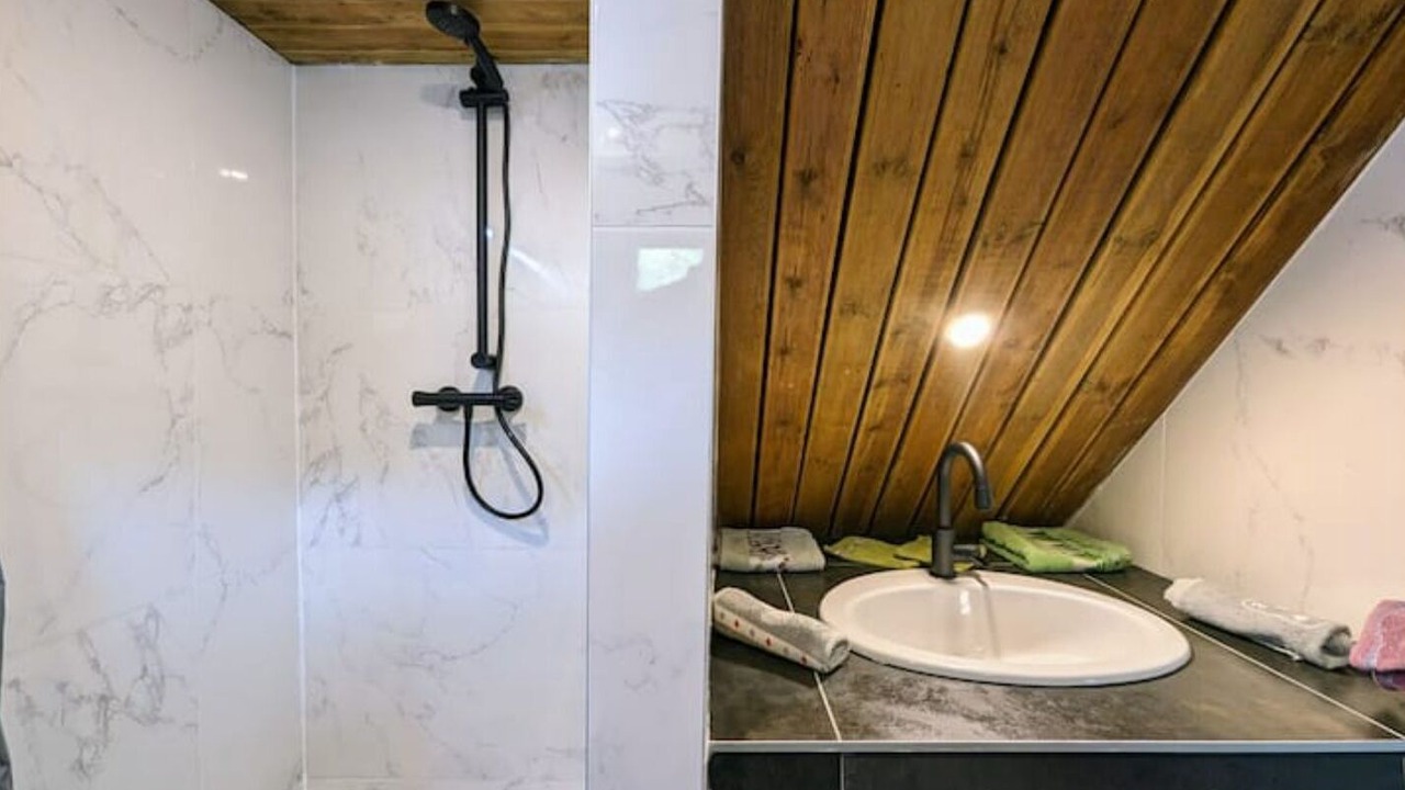 Photo of Bathroom in Betting