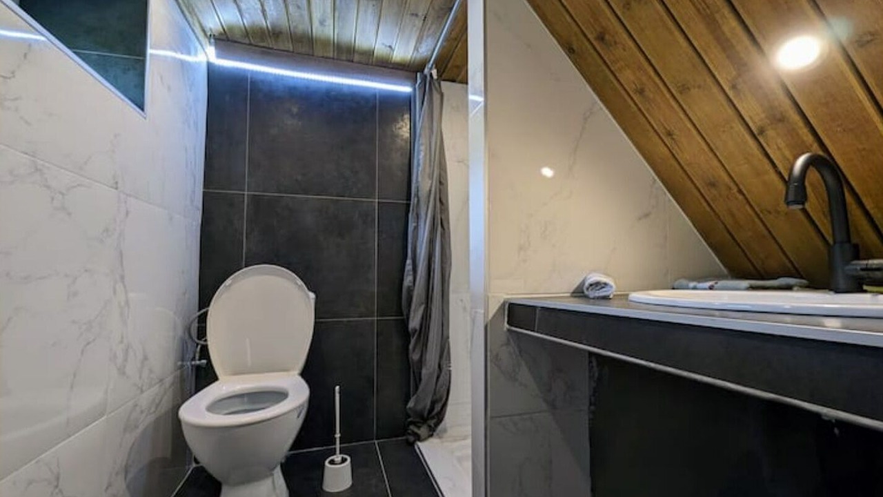 Photo of Bathroom in Betting