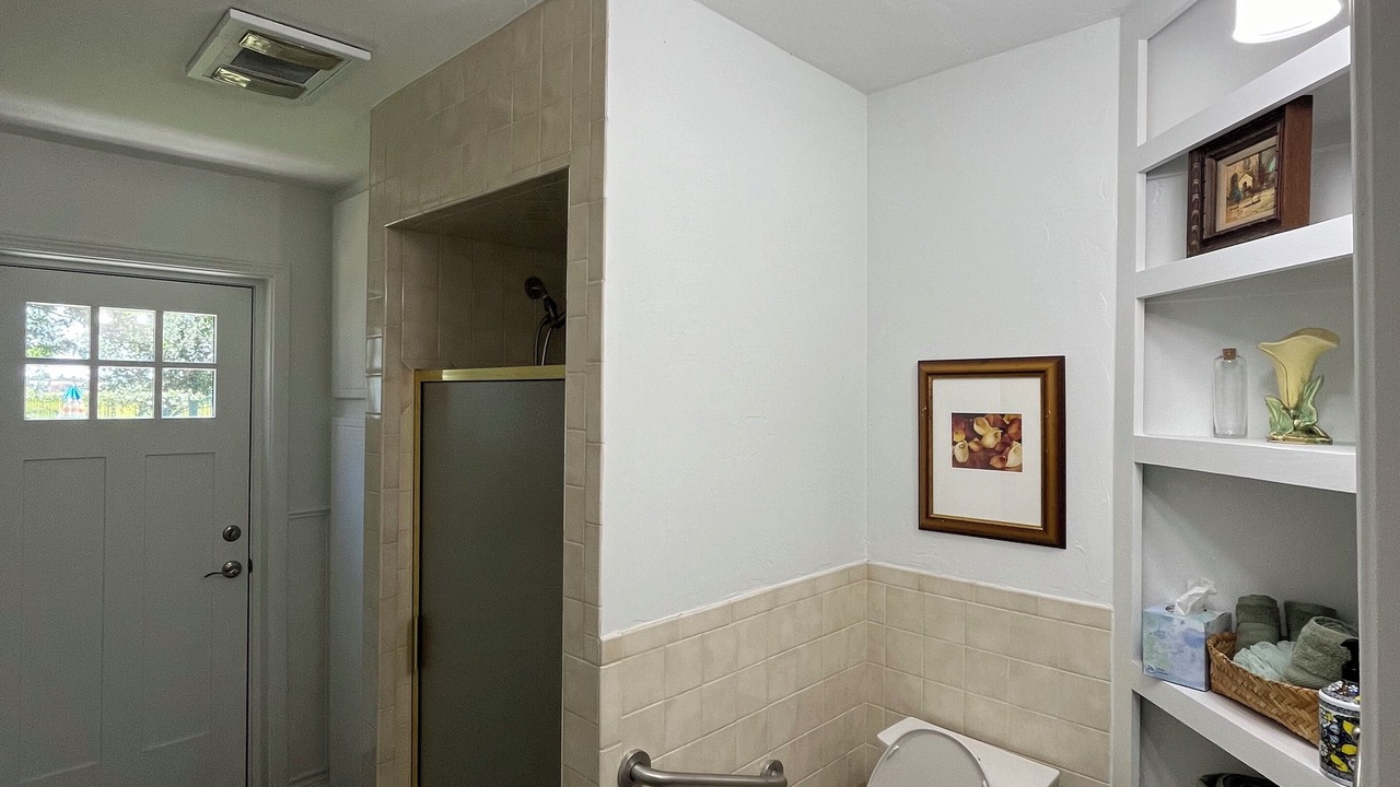 Photo of Bathroom in Del City