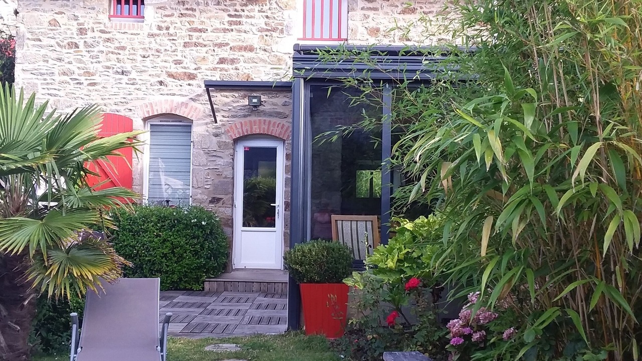Photo of Patio Balcony in Saint-Meloir-des-Ondes