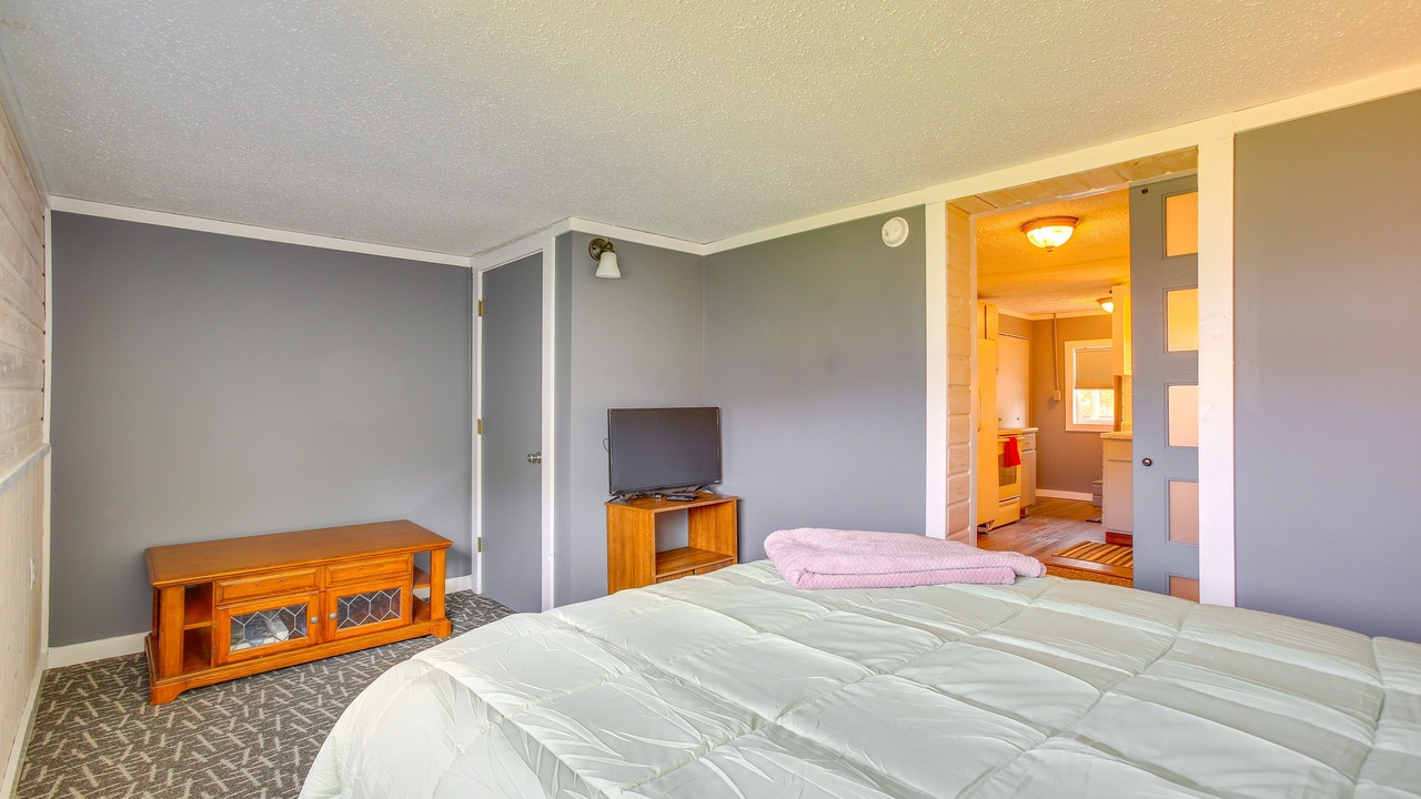Photo of Bedroom in Lake Ann