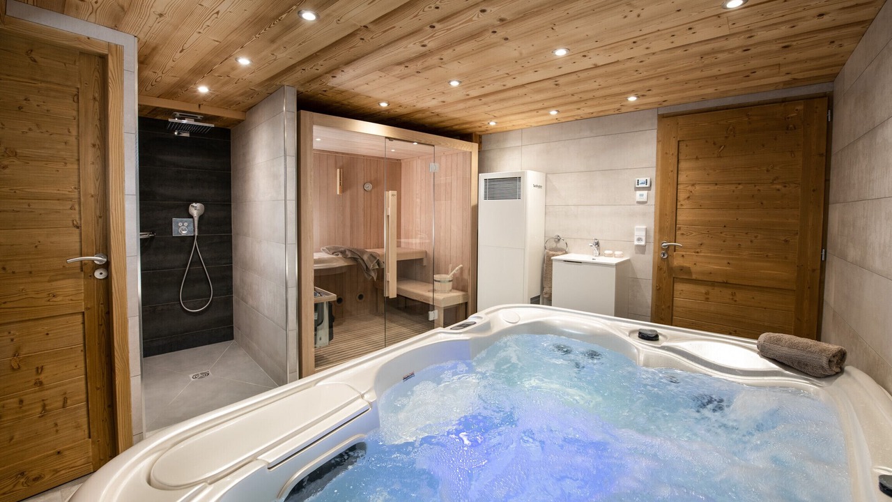 Photo of Others in Longefoy