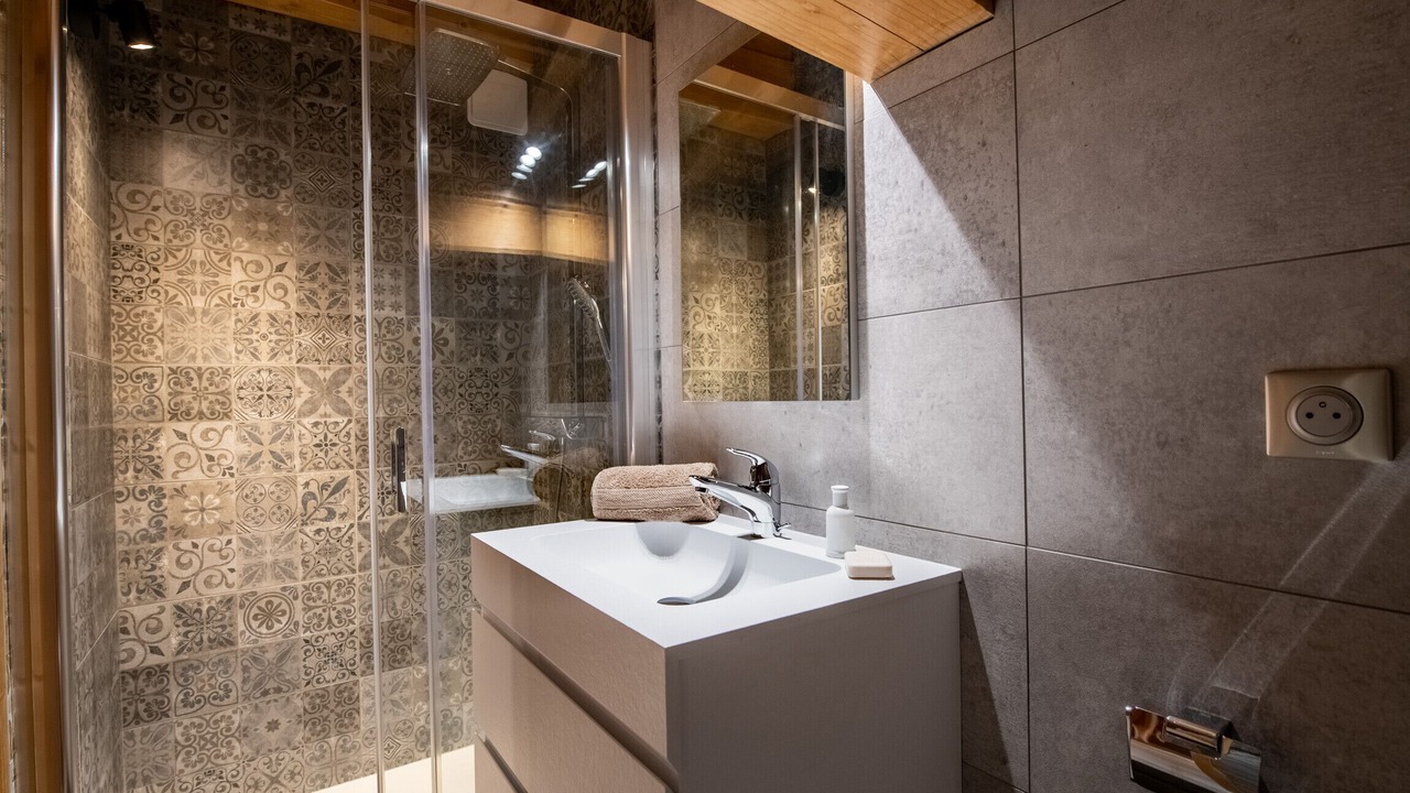 Photo of Bathroom in Longefoy