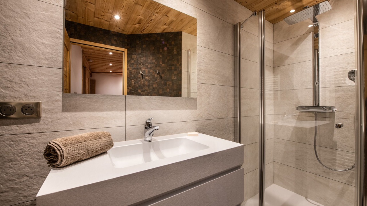 Photo of Bathroom in Longefoy