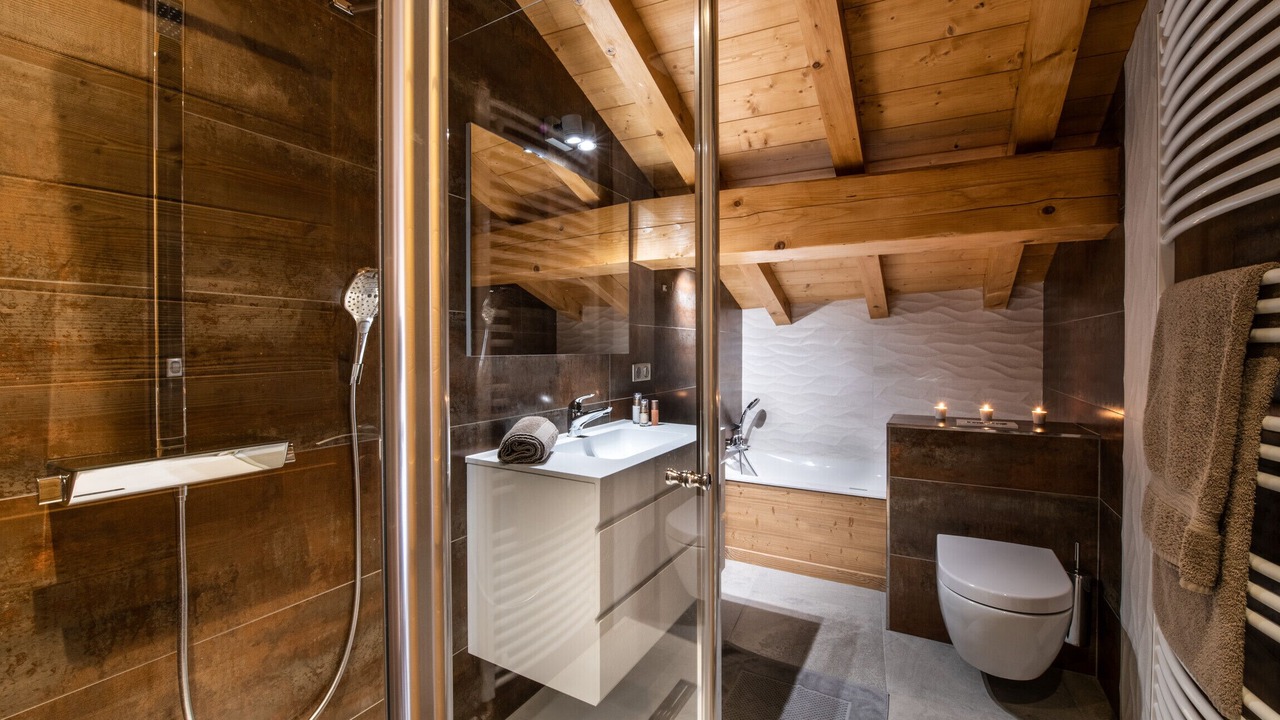 Photo of Bathroom in Longefoy