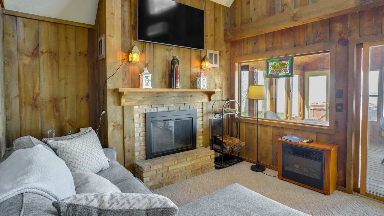 Photo of Livingroom in Glenn Haven Shores