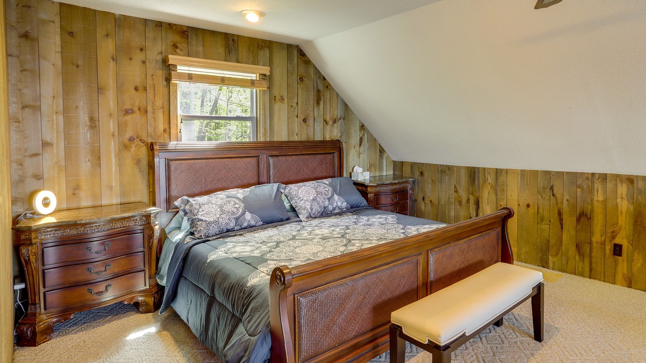 Photo of Bedroom in Glenn Haven Shores