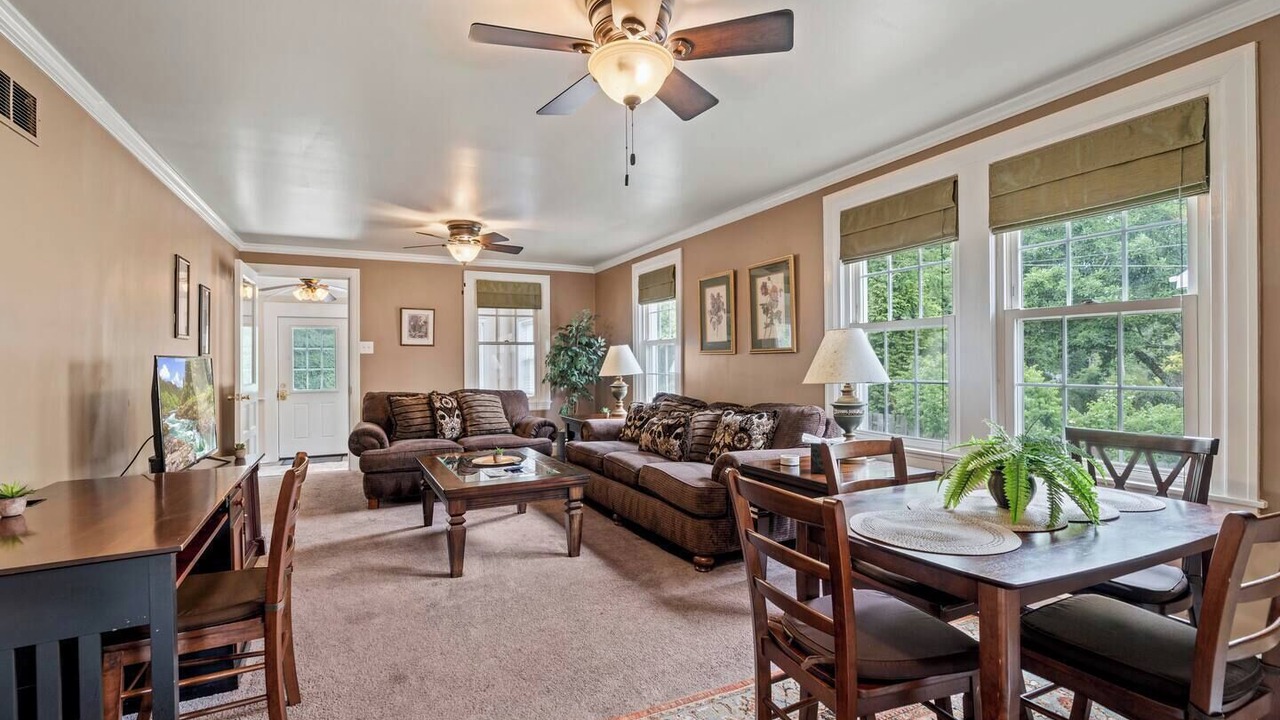 Photo of Livingroom in Wayne