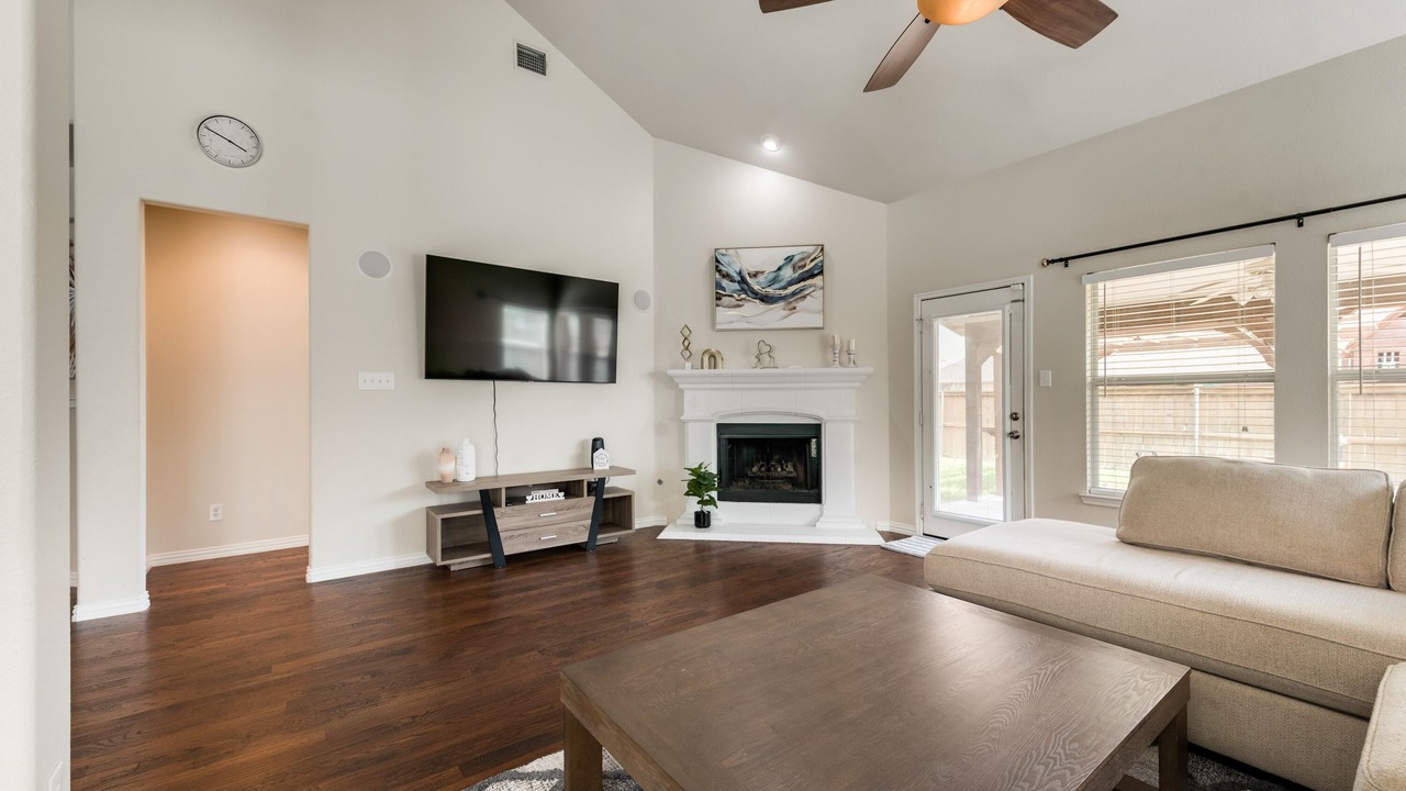 Photo of Livingroom in Tarrant County