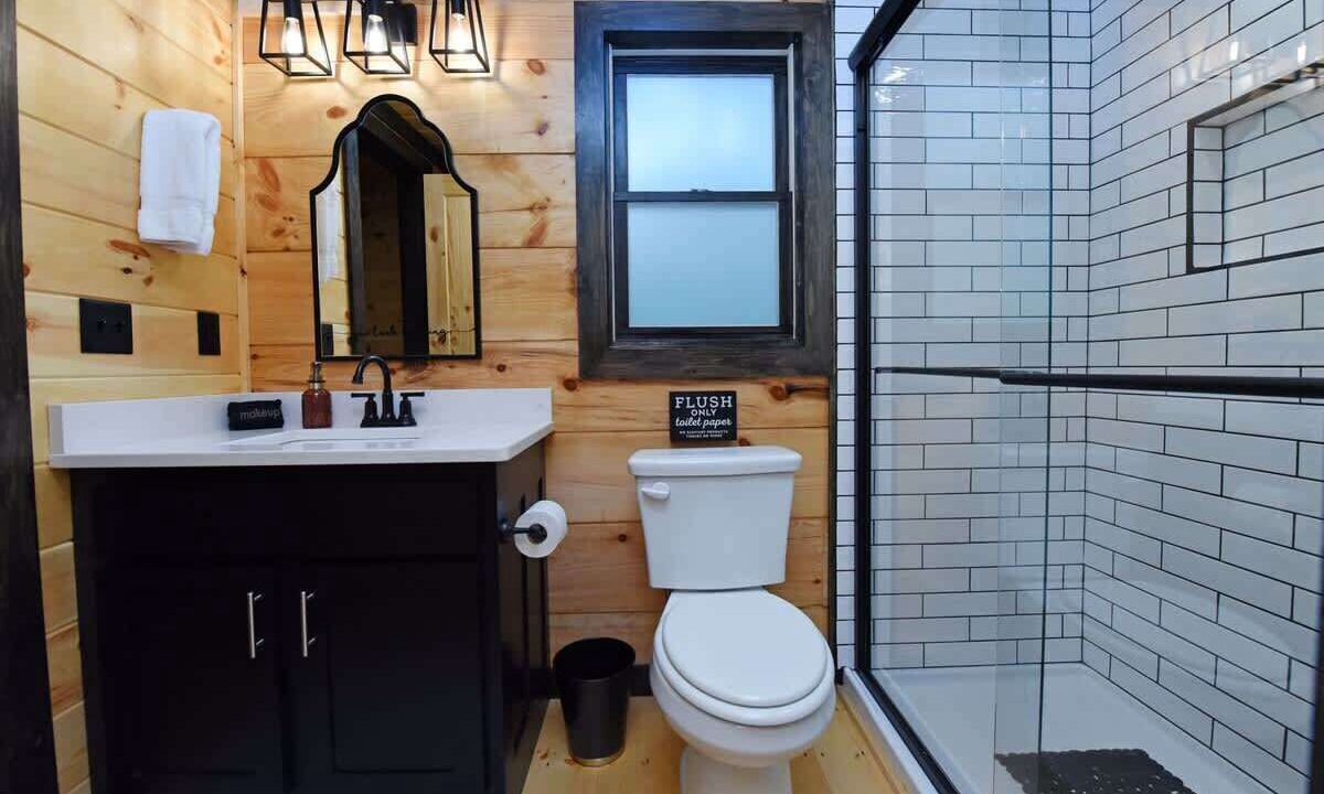 Photo of Bathroom in Cherry Log
