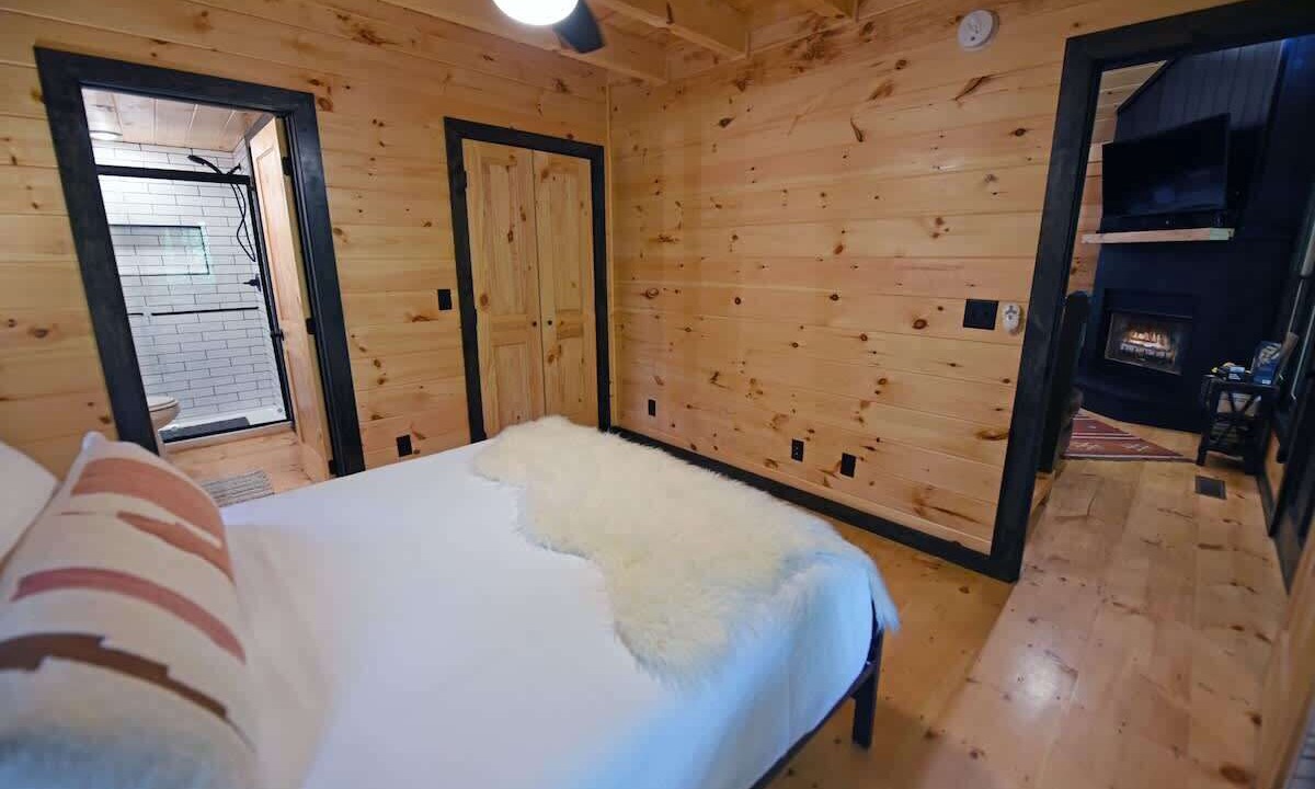 Photo of Bathroom in Cherry Log