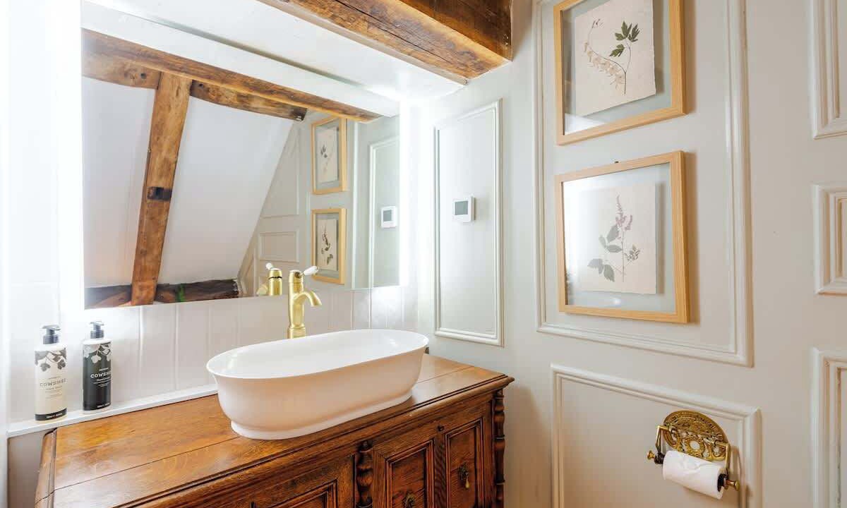 Photo of Bathroom in Brimpsfield