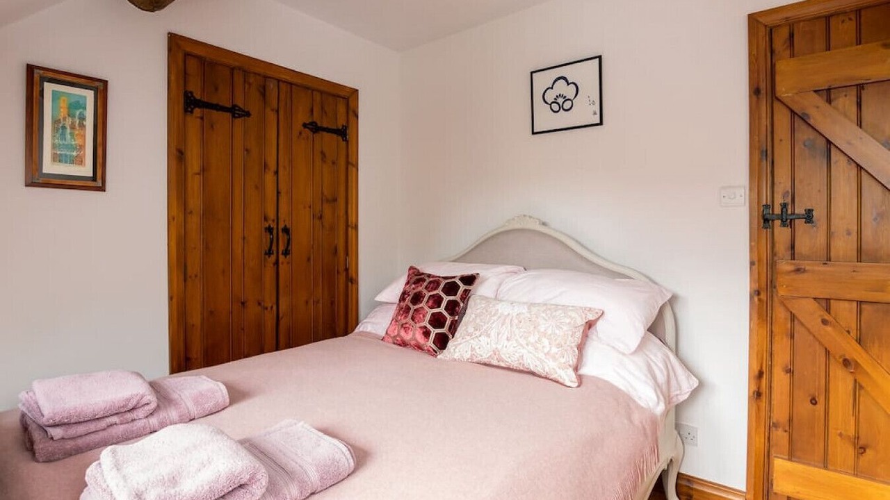 Photo of Bedroom in Cow Honeybourne