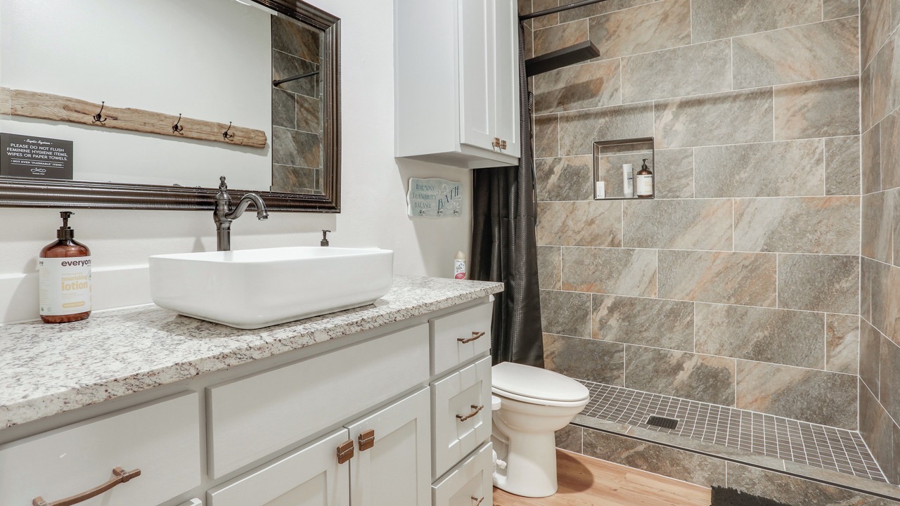 Photo of Bathroom in Pottsboro