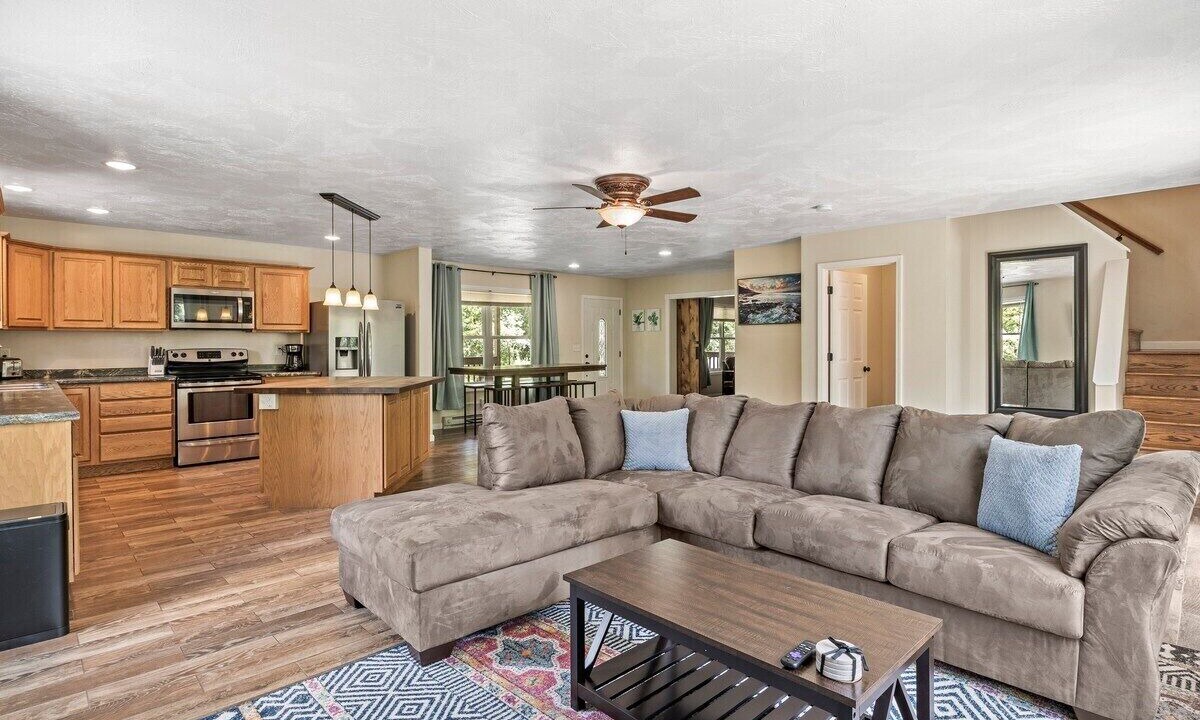 Photo of Livingroom in Lansing