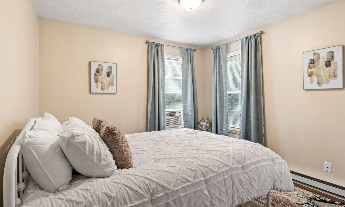 Photo of Bedroom in Lansing