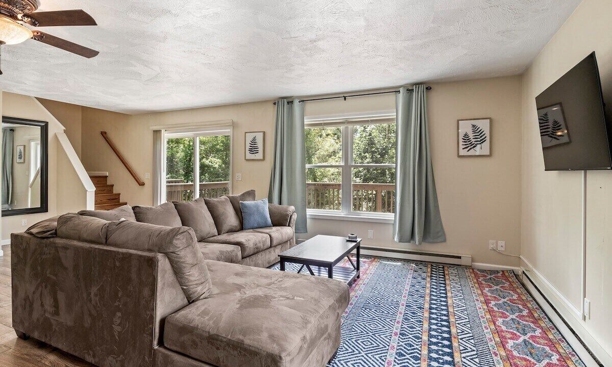 Photo of Livingroom in Lansing