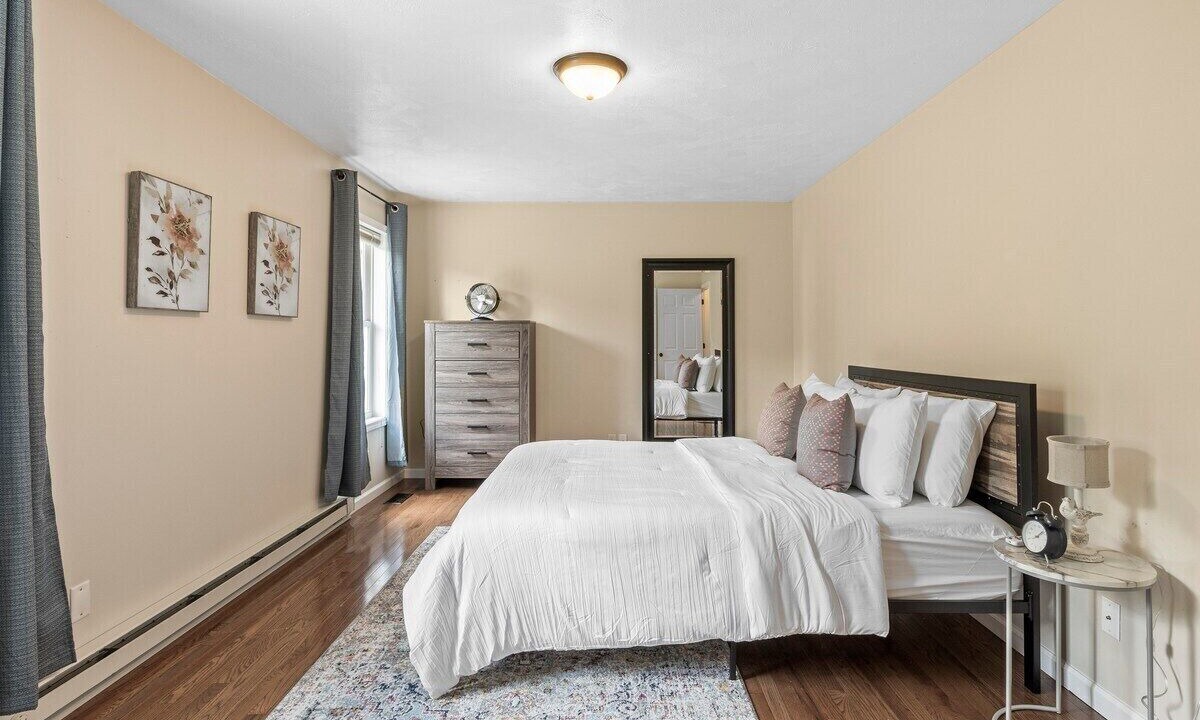 Photo of Bedroom in Lansing